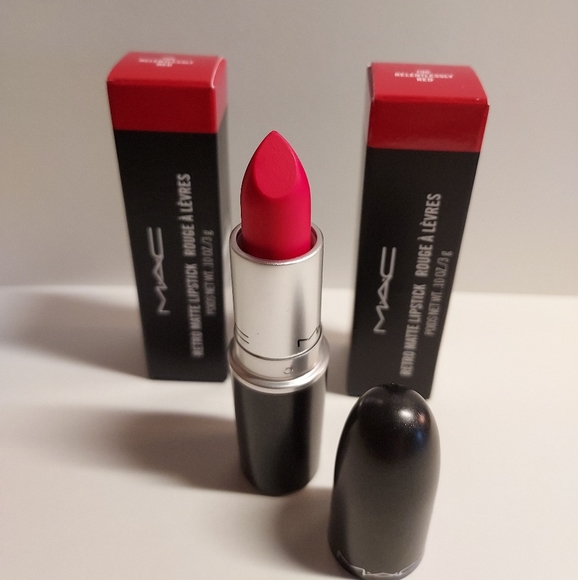 MAC Retro Matte Lipstick *RELENTLESSLY RED* - Picture 2 of 5